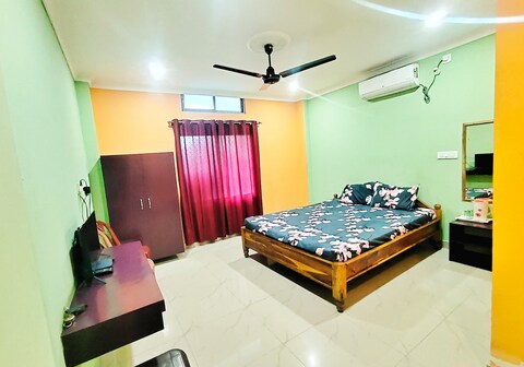 Golden Nest Guest House | 1min ECOM,ION | 3min Airpor