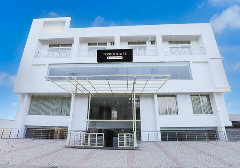 Super Townhouse Tender Village Formerly Seven Seas