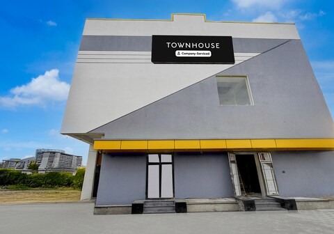 Super Townhouse Guduvancheri Junction Formerly Zafe Commercial