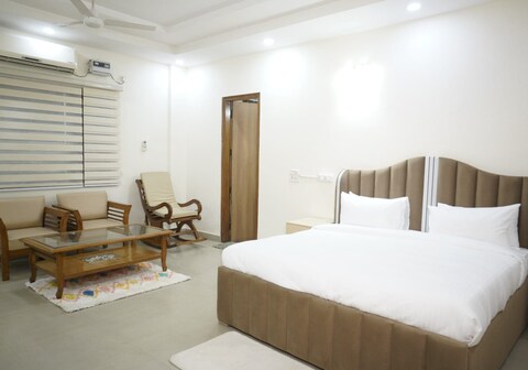 Purple Tree Villa Near Delhi Airport