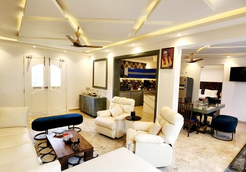 Luxurystays: Panache 9, 5-BHK Villa with Private Pool