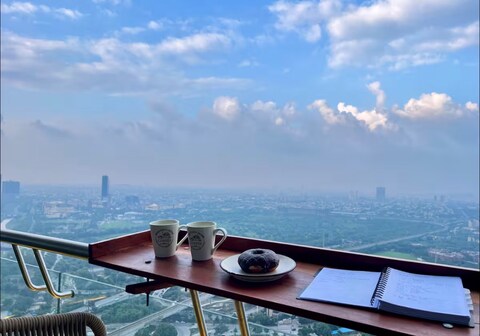 Modern Evening Stay at Supernova Noida