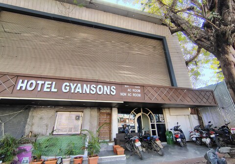 HOTEL GYANSONS