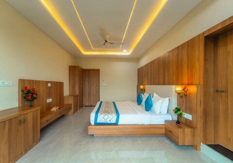 Ivy House by Ebonystays