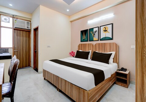 Super Townhouse Sector 18 Udhyog Vihar