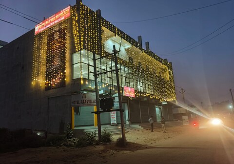 Hotel Raj Vilas
