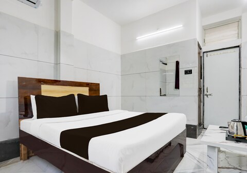 Hotel O Univers Inn