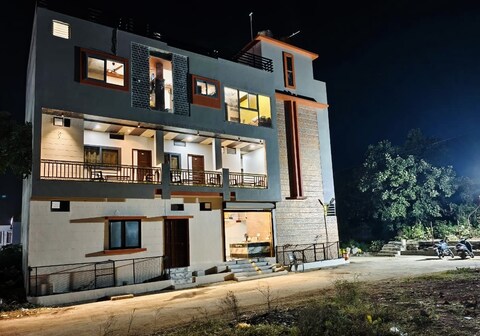 Manu Family Guest House