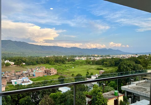 Rose 3BHK by Wabi Sabi Stays With Private Balcony