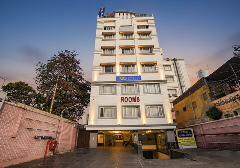 FabHotel Golden Way - Nr. Gandhi Nagar