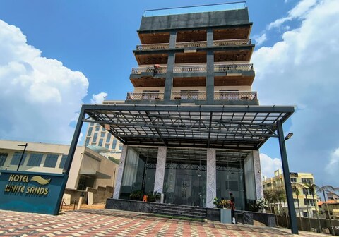 WHITE SANDS ,SEA FACING HOTEL