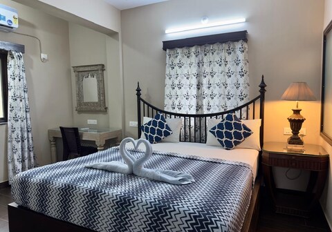 Coastal Comfort 2BHK Walk to the Beach