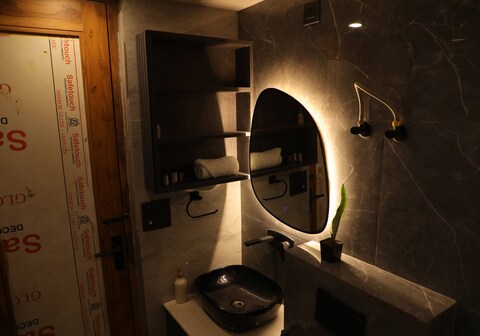 Modern 2BHK AC wi fi Kitchen
