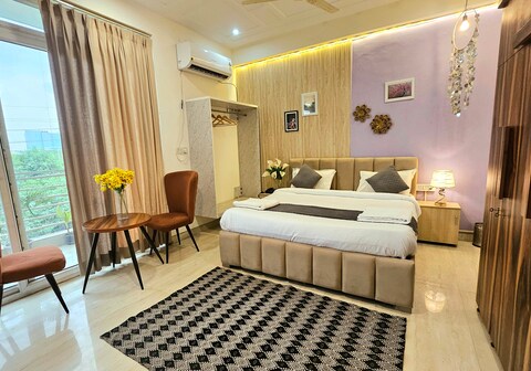 Moksh Hotel