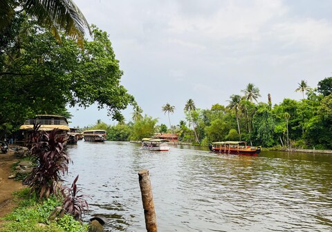 Eden Cabana Lake Front Homestay