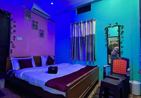Tridev Guest House