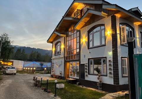 The Gulmarg Gateway Resort | Centrally Heated Rooms