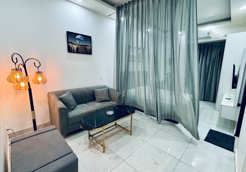 The Glammy, Ideal for Family, Couple & business