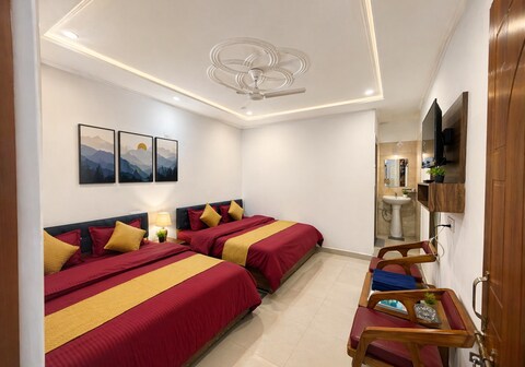 Hotel Devlok (Property At Kedarnath Trek Start Point) - Gauri Kund, Kedarnath