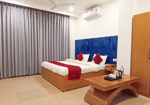 Hotel Lake View - Near Sukhna Lake