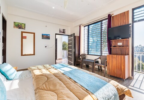 Sharry Homestay A Beautiful Scenic Mountain and Sunset view