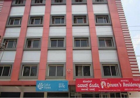 Hotel Dewan's Residency