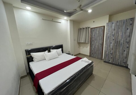 Hotel Kat Grand inn Near Anand Vihar By KAT Group