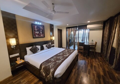 Hotel Raj Residency