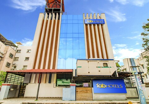 FabHotel Emara Grand