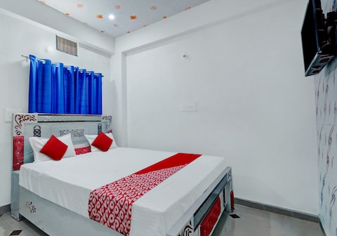 Hotel O S Square Guest House