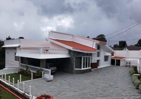 Serenity Manor Homestay | Rooms & Caretaker
