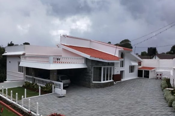 Serenity Manor Homestay | Rooms & Caretaker