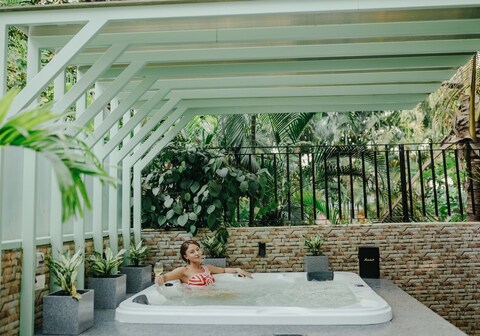 Bali Grand Mansion 4bhk in Candolim by Orange Sunsets