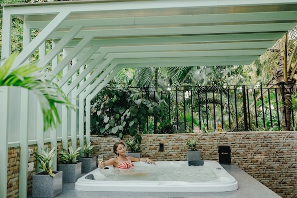 Bali Grand Mansion 4bhk in Candolim by Orange Sunsets