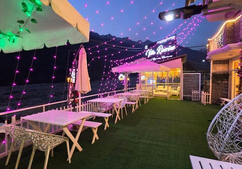 Villa Riverine Cafe & Riverview Residences