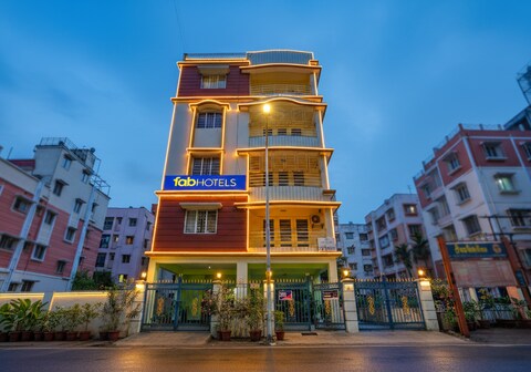 FabHotel Capital Casa - Newtown Bus Stand