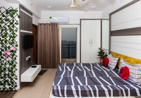 The Earlybird by Richa's Home