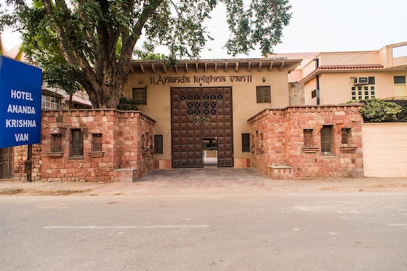 Hotel Ananda Krishna Van - Near ISKCON & Keli Kunj Ashram
