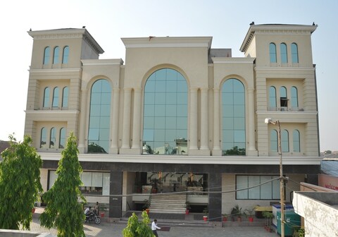 UNA Smart Radiant Plaza