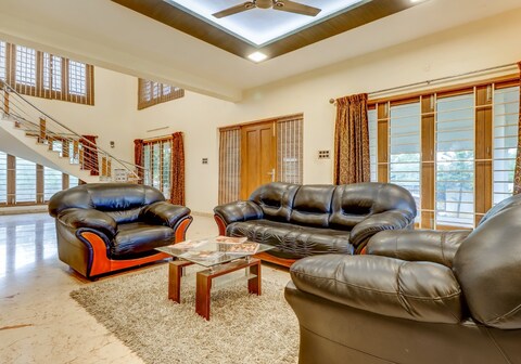 Royal Stay Villa | Rooms & Kitchen