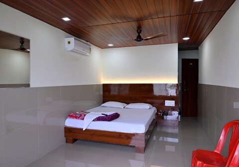 Lake View Lodge, Pune