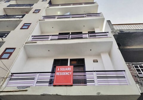 SPOT ON A Square Residency