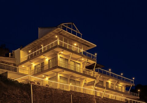 Onehouse Resort, Lansdowne