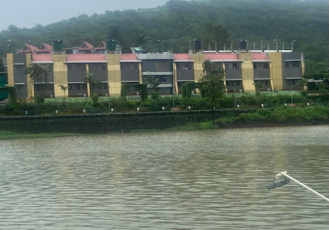 SAVSHANTI LAKE RESORT