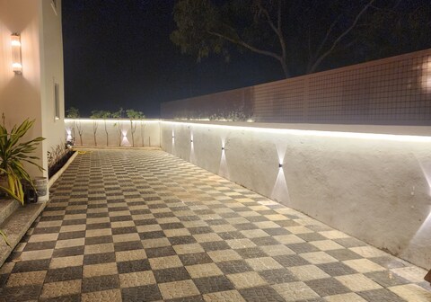 The Glasshouse Manor