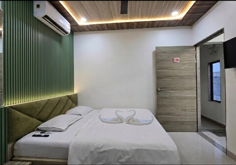 Sanidhya Hotel