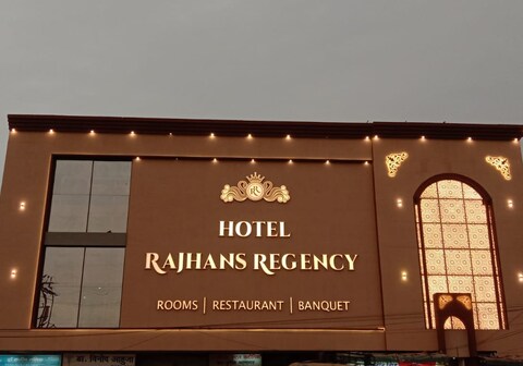 Hotel Rajhans Regency