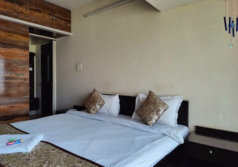 Zenith Shared Apartments in 2BHK Bandra
