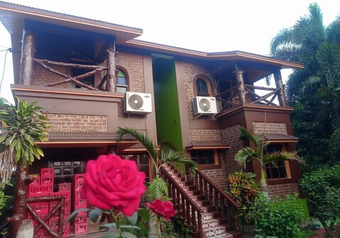 Whispering Woods Inn