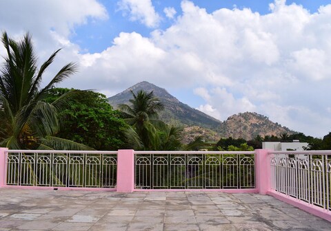 Sri Lakshmi Pink Guest House